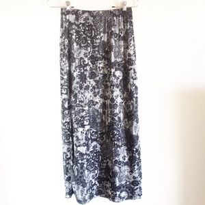 6/$20George maxi skirt sz S black and grey pattern